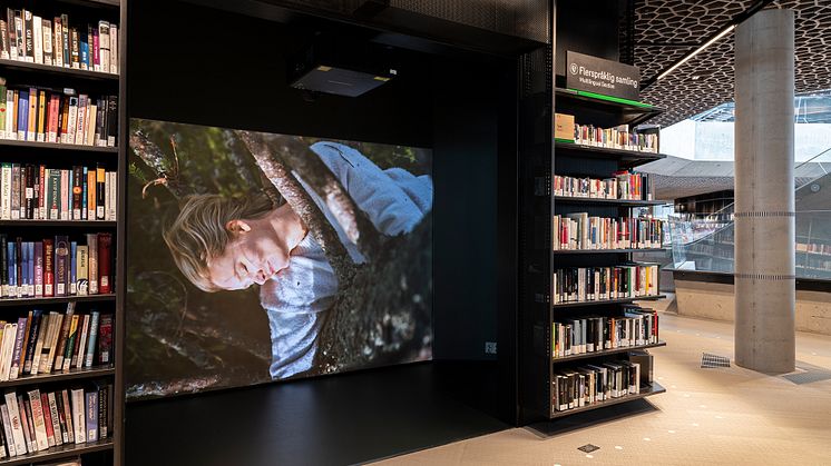 Nytt videoverk i Deichman Bjørvika av Kaia Hugin. Foto: Øystein Thorvaldsen