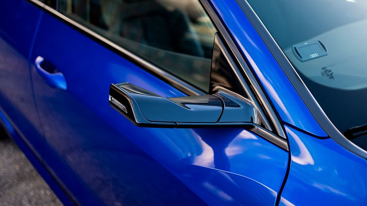 Audi Q8 e-tron (Ultrablå metallak)
