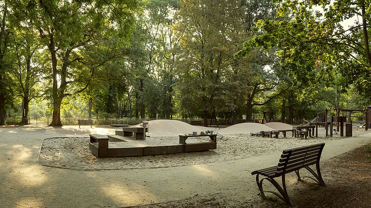 Lekplats i en stadspark.jpg