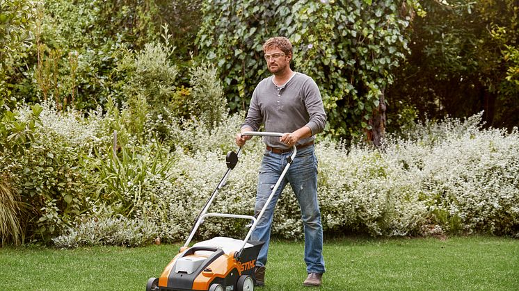 STIHL presenterar RLA 240 – 2 i 1-maskinen för mossfria och välmående gräsmattor 