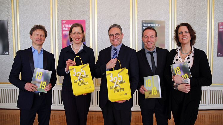 Mario Schröder, Dr. Skadi Jennicke, Prof. Ulf Schirmer, Cusch Jung und Franziska Severin stellten die Höhepunkte der Saison 2018/2019 der Oper Leipzig vor (v.l.)