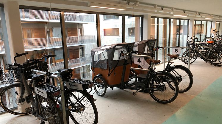 De boende i Riksbyggens Brf Viva i Göteborg kan nu samlat få tillgång till de mobilitetstjänster som ingår i deras boende, inledningsvis cykelpool från GoRide och bilpool från Sunfleet, samt möjlighet att köpa biljetter till kollektivtrafiken.