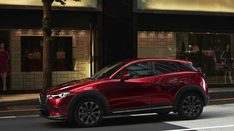 2018 Mazda CX-3 i den nya färgen Soul Red Crystal