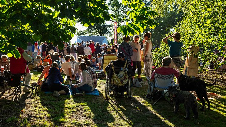 Konsert på Vita scenen i Stadsparken under Sommarlund 2019. Foto: Elias Theodorsson