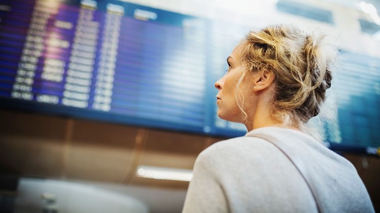 Passenger looking at the board for departures and arrivals at Stockholm Arlanda Airport. Photo: Maskot