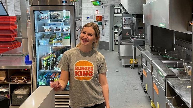 BdS-Rechtsanwältin Alexandra Bercher im Burger King Restaurant in Pasing.