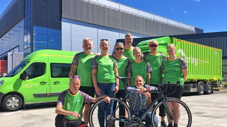 Her er flesteparten av deltakerne på Brings lag til VM. Fra venstre Morten Armyr, Pål Skjønhaug, Tove Lystad, Leif Gunnar Bjerke (som skal være med som sportsdirektør, sjåfør og mekaniker), Bill Søbstad, Kimberly Tvedten, Geir Tony Brovold og Mona Ma
