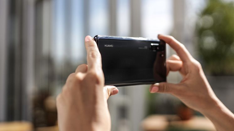 Kamera och batteritid avgör svenskarnas val av mobil