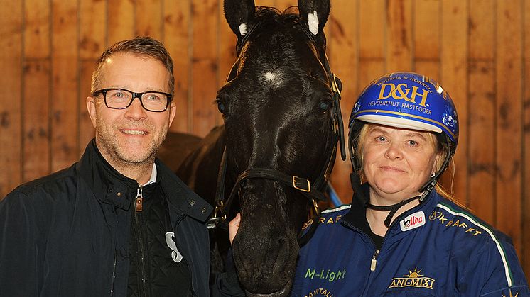 Anders Malmrot, Chief Orlando och Pia Huusari. Foto: Adam Ström/StallTZ.se