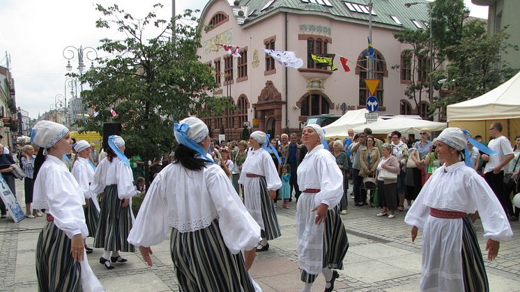 Rekordmånga europeiska folkdansare och musiker till Helsingborg i sommar.