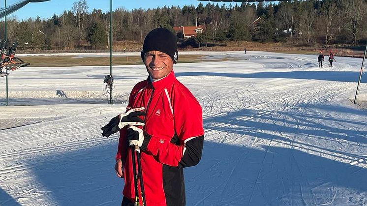 Jockeyn Per-Anders Gråberg redo för Vasaloppet – tränade på skidor i Dubai