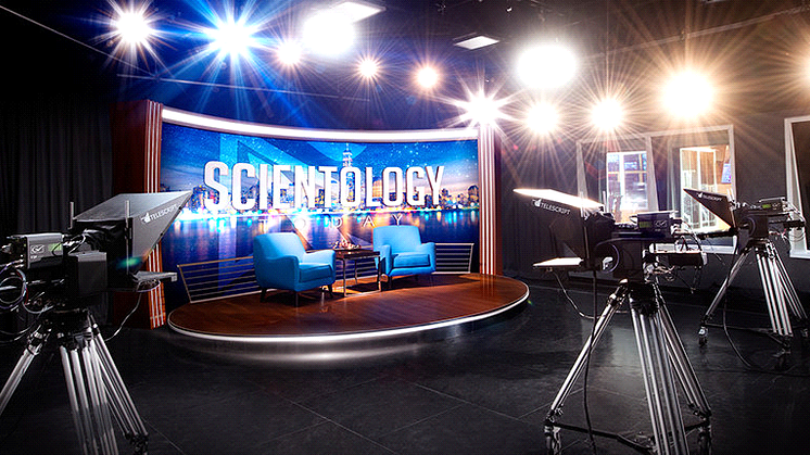 Den 28 maj invigdes Scientologikyrkans högteknologiska multi-media -center, film och televisionsstudio i Hollywood. 