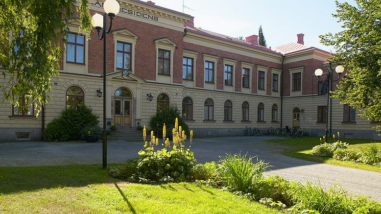 Miljön och de kringliggande byggnaderna i Umeå residens bör ingå i det statliga byggnadsminnet. Det föreslår Riksantikvarieämbetet för regeringen. Foto: Bengt A Lundberg (CCBY)