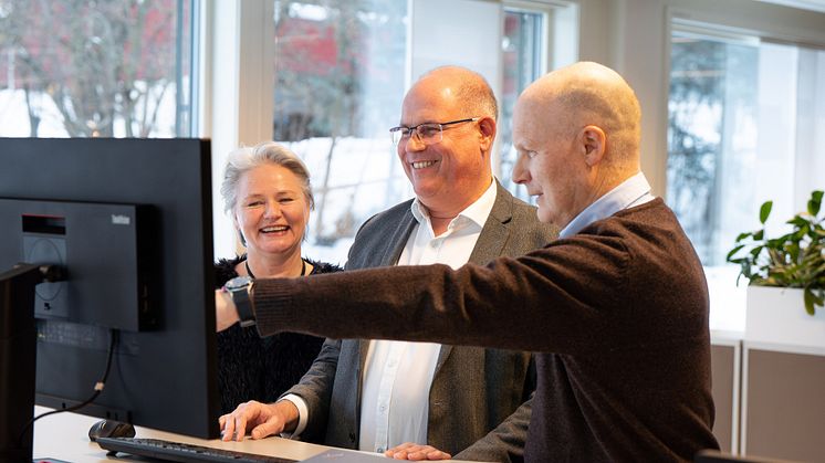 Fra høyre Jan Eric Elleri, Trond Fladvad, Nan Evy Stende