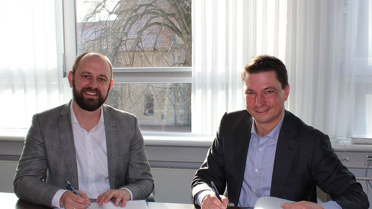 v. l. Bürgermeister Malte Schneider und Avacon Connect Geschäftsführer Sebastian Weinrich