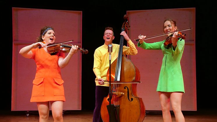 Johanna Tafvelin violin, Johan Strindberg kontrabas, Malin Bratt viola. Foto Calle Slättengren