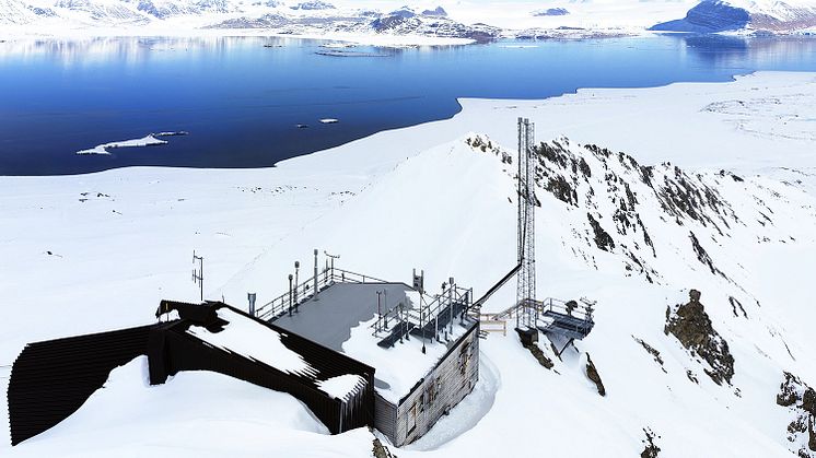 Årsmiddelverdien for CO2-konsentrasjonen i atmosfæren i fjor var på hele 411,9 ppm på Zeppelin på Svalbard. Det er 2,6 ppm høyere enn i 2018. Foto: Ove Hermansen, NILU