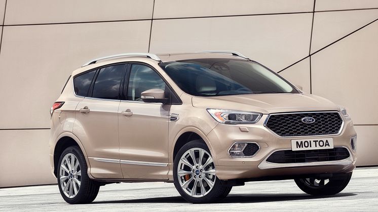 2016FordKuga_Vignale_03