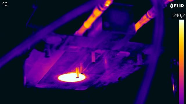 En termisk bild av en form som används för rheocasting. Rheocasting möjliggör gjutning vid lägre temperatur och minskar slitaget på formen.