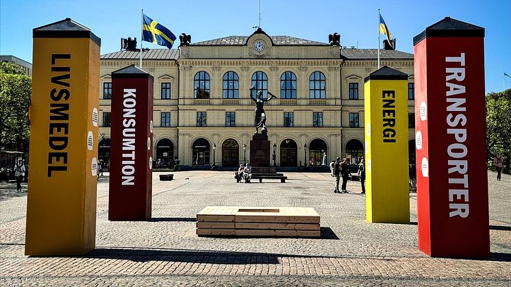 Staplarna är på plats vid Stora torget.