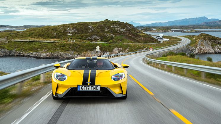 Norvégia. Északi sarkkör. Ford GT.