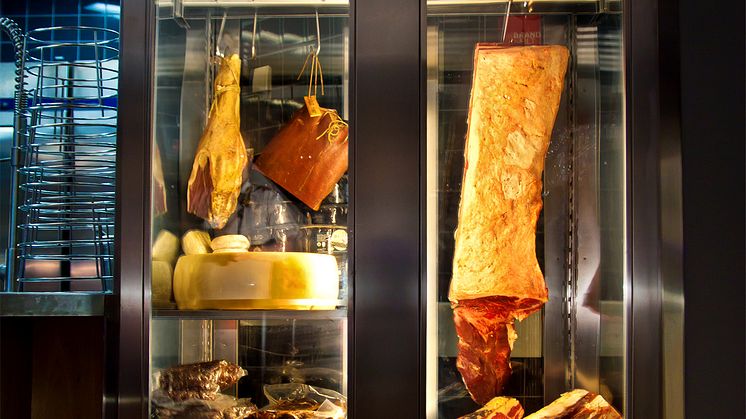 Mörningsskåpet på restaurang West Coast med kött från Svenska Gårdar