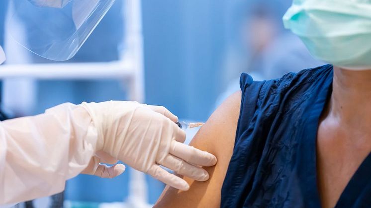 Paus för all användning av Modernas vaccin till yngre