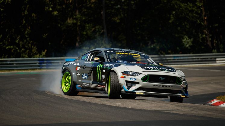 Ford Mustang RTR blev den första bilen att drifta sig runt klassiska bansträckningen Nordschleife. 