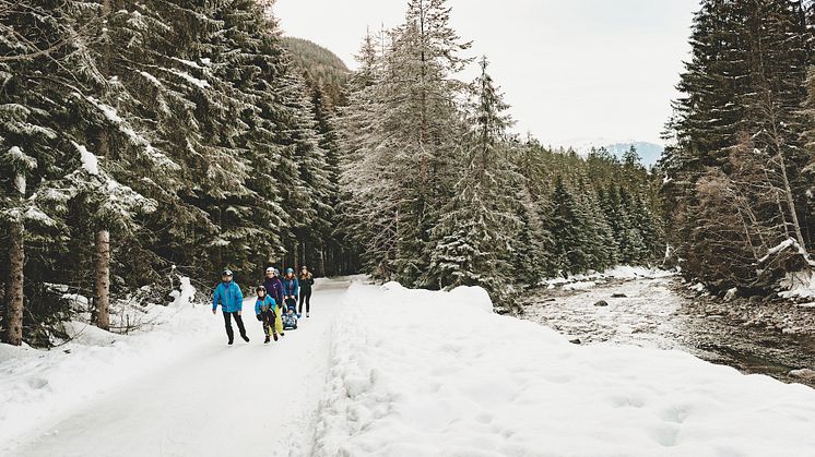 Eisläufer auf der Albula Skateline in Graubünden (c) Schweiz Tourismus, Fotograf Silvano Zeiter