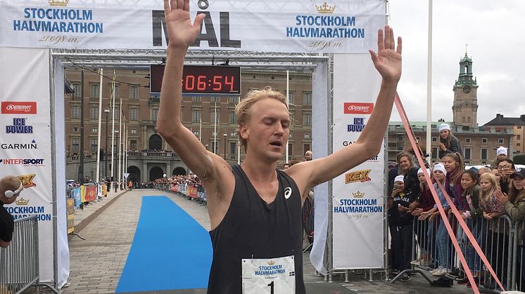 David Nilsson, Högby IF, vann Stockholm Halvmarathon på 1:06:54