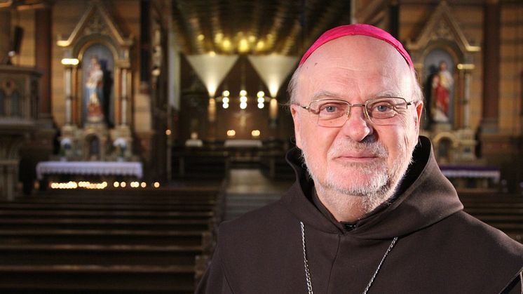 Midnattsmässa med påven och helgmålsringning med biskop Anders - katolska inslag på SVT i jul 