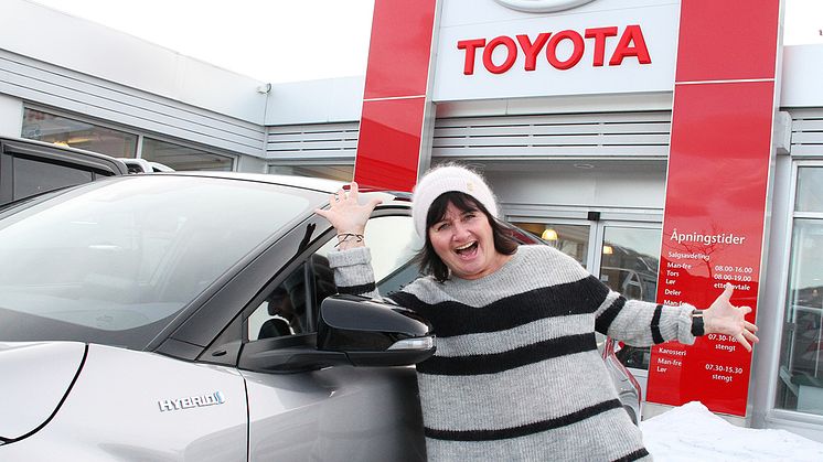Tone-Lise Rudborg er lykkelig eier av nye Toyota C-HR