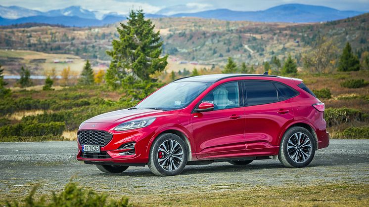 Nye Ford Kuga ladbar hybrid får enda lengre helelektrisk rekkevidde