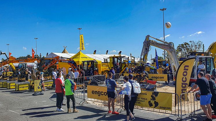 Succes voor Engcon op bouwmachinebeurs in Australië  – machinisten onder de indruk van draaikantelstukken en automatische snelwissels