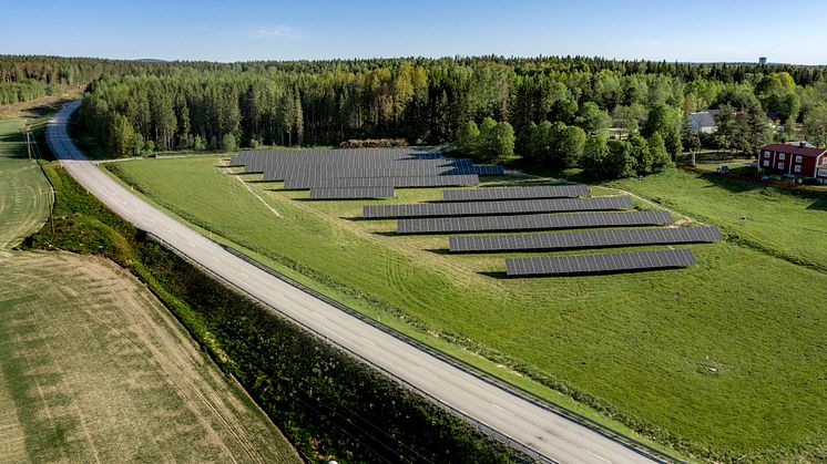 Solhagen slår rekord direkt - producerar över 500 000 kilowattimmar hållbar solel första året. Foto: Linde energi