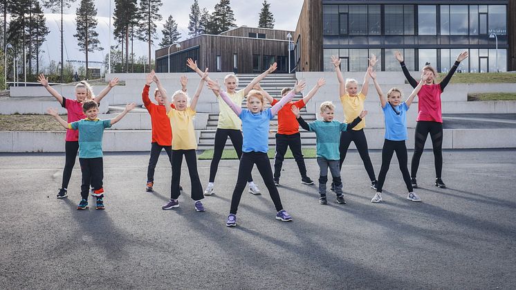 Skoleløpet-dansen - dansegruppe -  Foto Øyvind S Endal