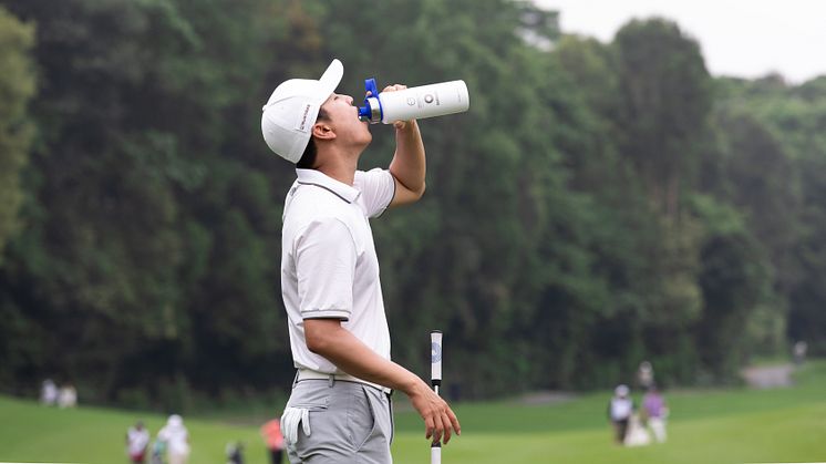 Drinking from a water bottle at Volvo China Open.jpg
