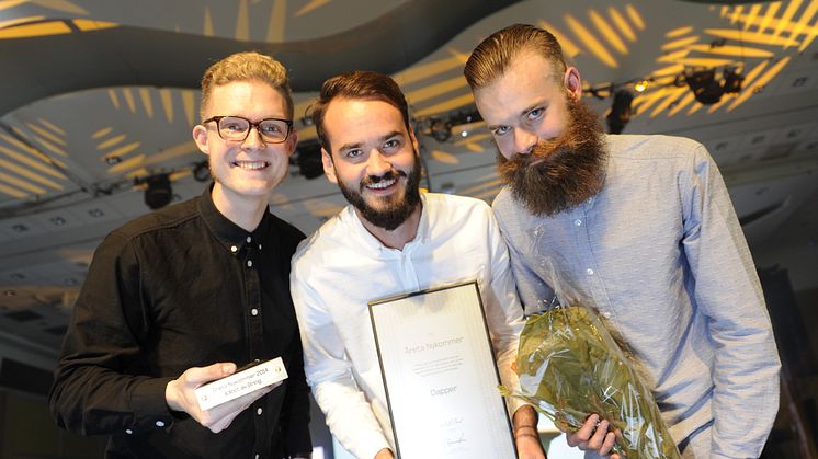 Grunerløkka-baserte Dapper ble Årets Nykommer. Johan Brox, Erlend Simensen og Andreas Doppelmayr viser stolt fram trofeet.