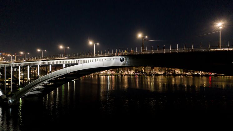 Ljussättning av Västerbron i Stockholm av Klätterservice AB