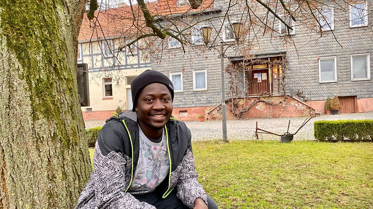 Auf dem Bio-Hofgut in Richerode hat er viel über Bio-Landwirtschaft gelernt: Michael Nganda aus Uganda absolvierte sein Freiwilliges Internationales Jahr auf dem Hofgut, das wegen der Pandemie auf zwei Jahre verlängert wurde.