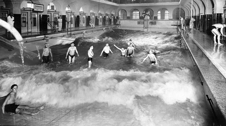 Historische Aufnahme der Männerschwimmhalle in den 20er Jahren