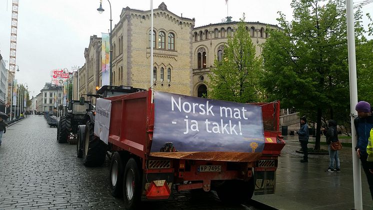 Traktor aksjonerer foran Stortinget