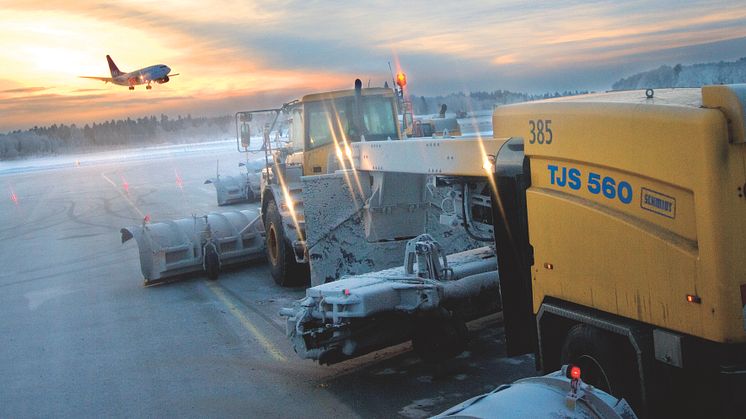 Towed Jet Sweeper - Aebi Schmidt hos Swedavia