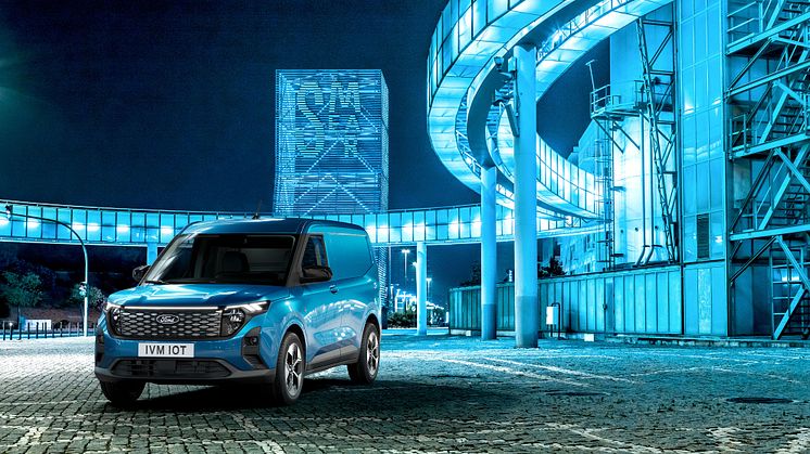 Fabricat la uzina Ford Otosan Craiova, E-Transit Courier este complet electric, conectat și debutează în cea mai puternică gamă de vehicule comerciale din Europa – Ford Pro.