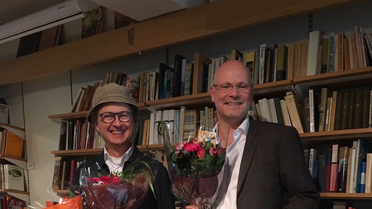To blide prisvinnere, forfatter og librettist Bjørn Rørvik t.v. og komponist Gisle Kverndokk, som står bak barneoperaen "Purriot og den forsvunne bronsehesten". I dag ble de tildelt den gjeve Kritikerprisen for musikk 2017/2018. 