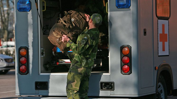Försvarsmaktens ambulans 302 4.jpg