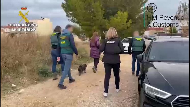 Sarah Panitzke being arrested by Spanish police