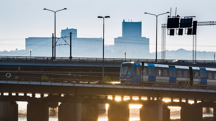 Stockholms tunnelbana i solnedgång