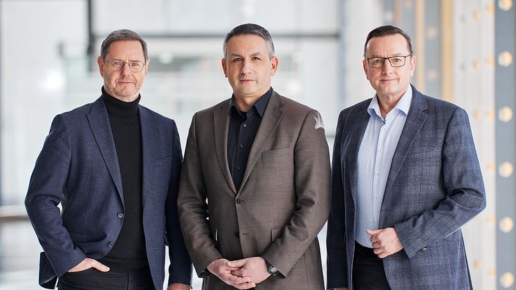 Von links: Uwe Ringel (ehemaliger Geschäftsführer Betrieb und Sicherheit), sein Nachfolger Gunar Schmidt und Ralph Bahke, Geschäftsführer Steuerung und Entwicklung