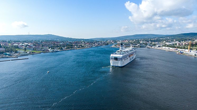 Silja Symphony på väg in i Härnösands hamn. Fotograf: Martin Edholm